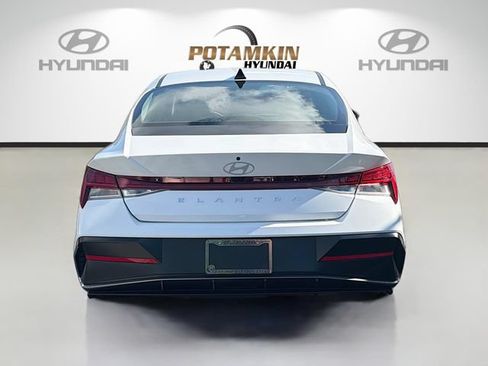 Certified 2025 Hyundai Elantra SEL FWD image 6