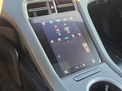 Used 2025 Porsche Taycan image 20