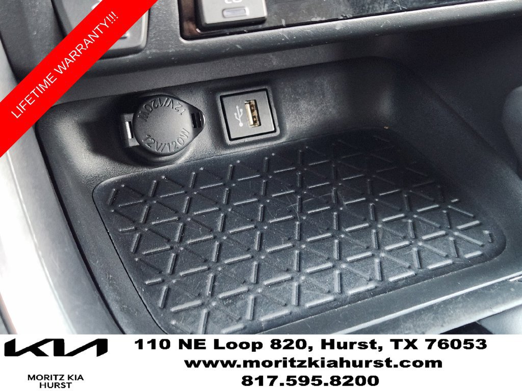 Used 2025 Toyota RAV4 XSE AWD/4WD image 19