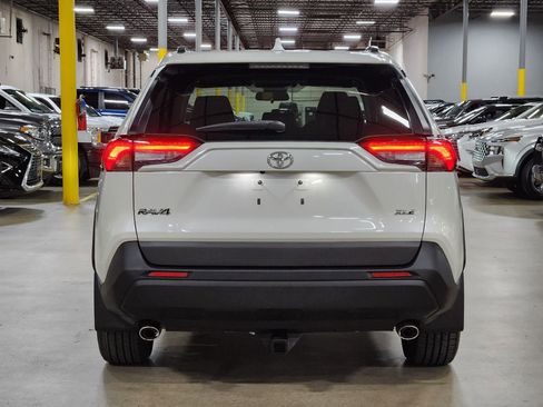 Used 2021 Toyota RAV4 XLE Premium image 10