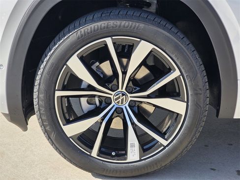 New 2026 Volkswagen Atlas SEL Premium R-Line image 9