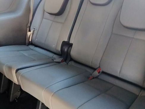 Used 2018 Kia Sedona LX w/ LX Essentials Premium Package image 10