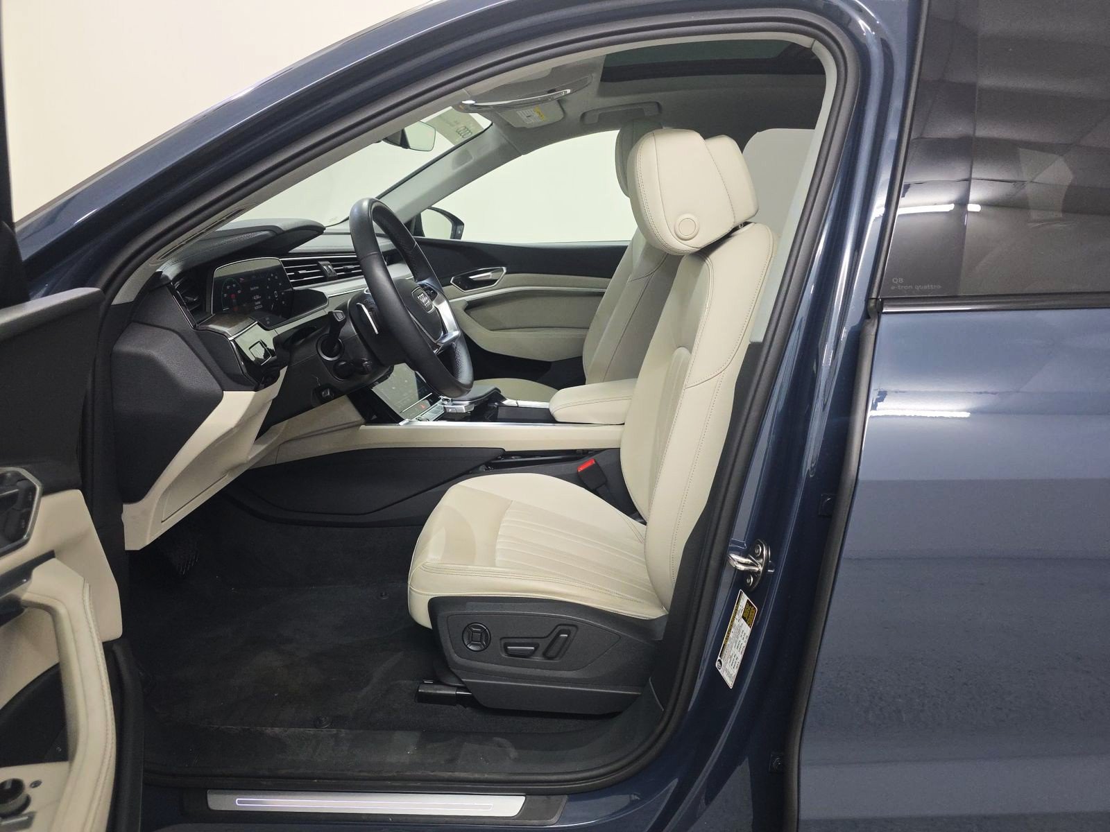 Used 2024 Audi Q8 e-tron Premium Plus w/ Premium Plus Package AWD/4WD image 7