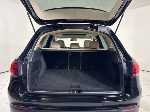 Used 2020 Mercedes-Benz GLC 300 4MATIC w/ Premium Package image 28