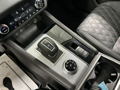 Used 2024 Mitsubishi Outlander SEL image 18