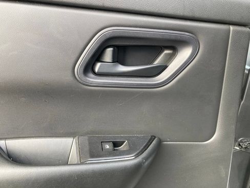 Used 2024 Nissan Rogue S FWD image 12
