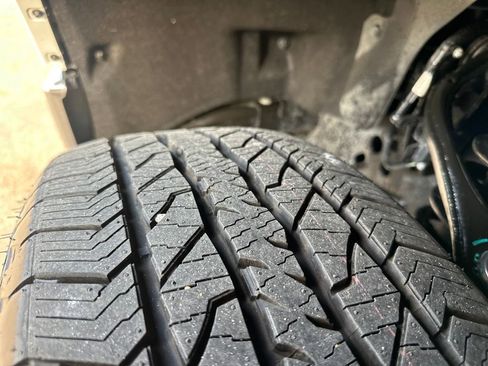 Used 2024 Ford F150 Lariat w/ FX4 Off-Road Package image 23