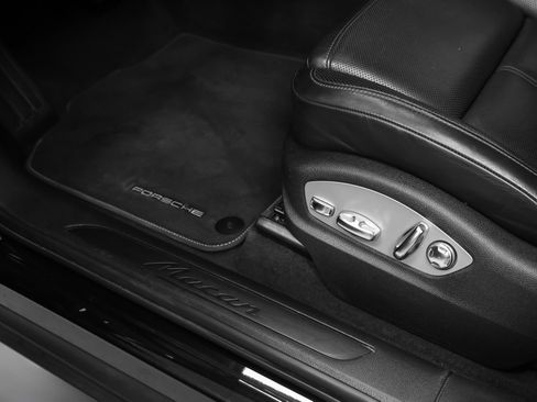 Certified 2022 Porsche Macan AWD/4WD image 25