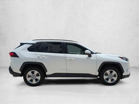 Used 2019 Toyota RAV4 XLE w/ Convenience Package FWD image 4