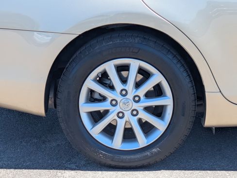 Used 2011 Toyota Camry XLE w/ SE/XLE Extra-Value Pkg image 9