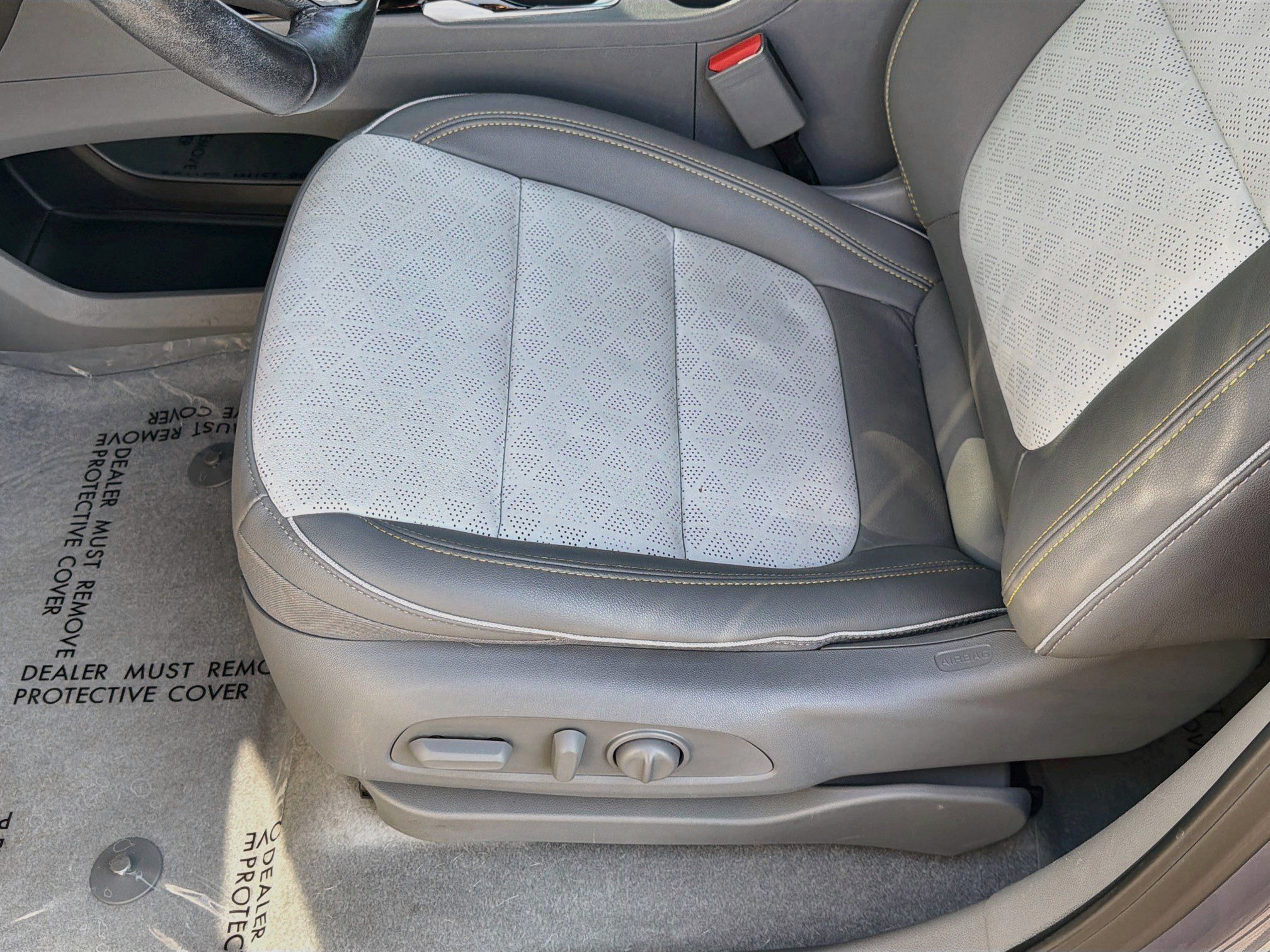 Used 2022 Chevrolet Bolt EUV Premier w/ Sun & Sound Package FWD image 20