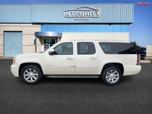 Used 2013 GMC Yukon XL Denali image 6