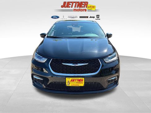 Used 2026 Chrysler Pacifica Limited FWD image 8