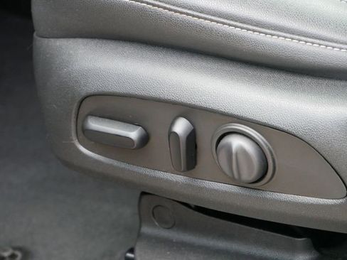 Used 2023 Chevrolet Blazer LT image 13