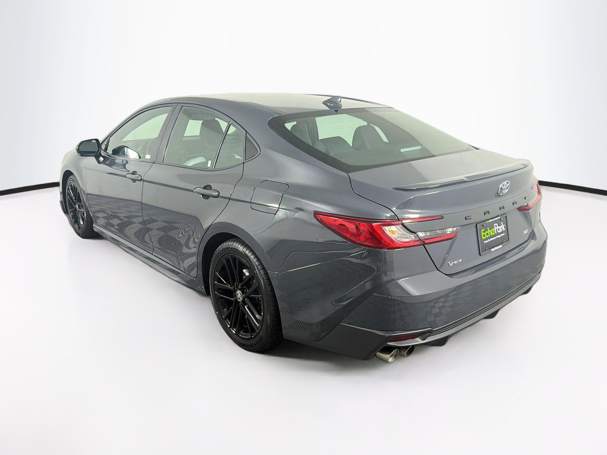 Used 2025 Toyota Camry SE FWD image 5