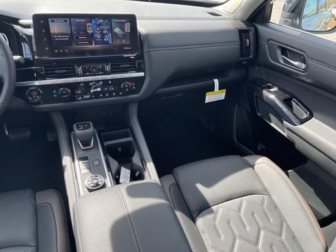 New 2026 Nissan Pathfinder Platinum AWD/4WD image 15