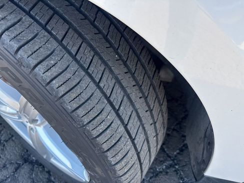 Used 2013 Ford Taurus Limited image 3