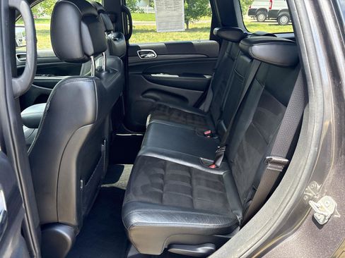 Used 2019 Jeep Grand Cherokee Altitude AWD/4WD image 10