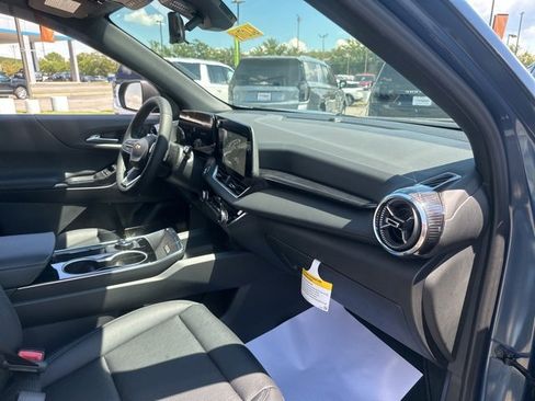 New 2026 Chevrolet Equinox LT w/ Convenience Package II image 32