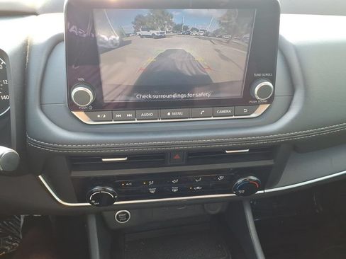 Used 2023 Nissan Rogue S FWD image 16
