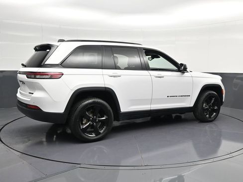 Used 2024 Jeep Grand Cherokee Limited w/ Black Appearance Package AWD/4WD image 3