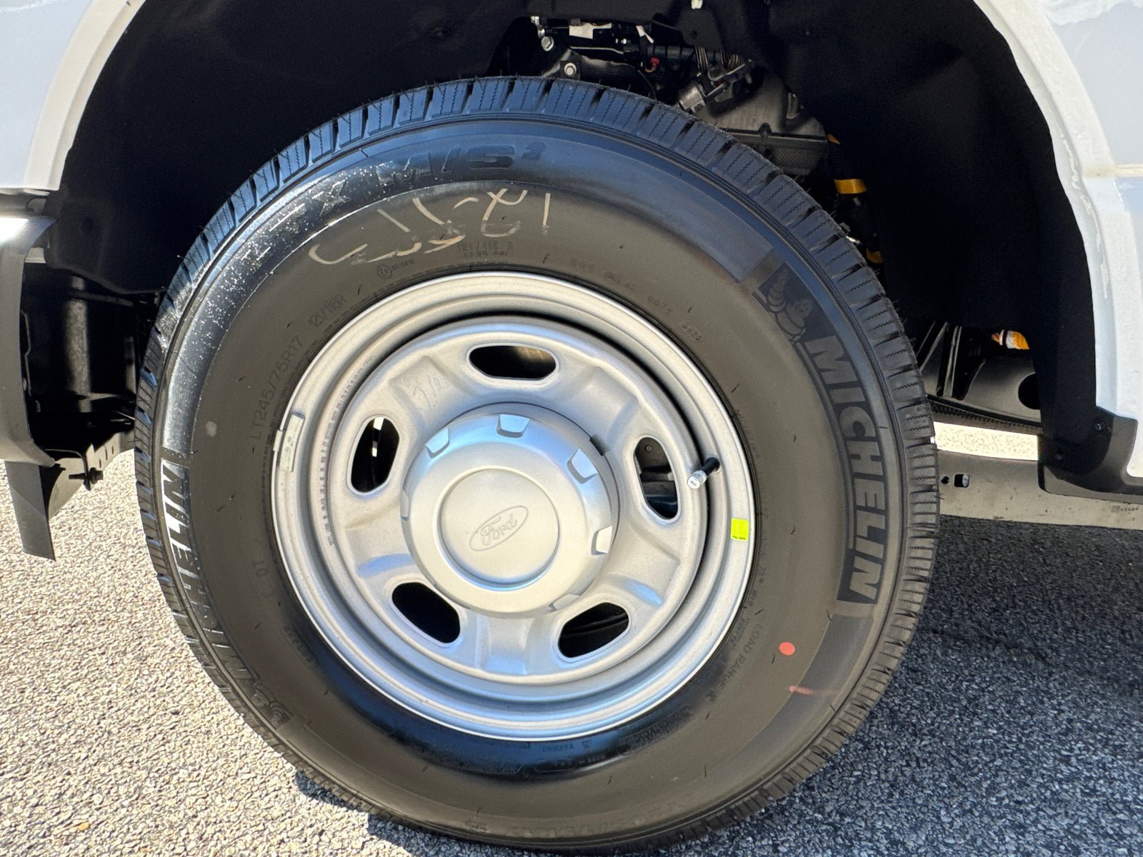 New 2027 Ford F350 XL w/ Camper Package RWD image 12