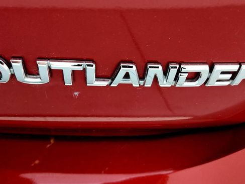 Used 2019 Mitsubishi Outlander ES AWD/4WD image 14