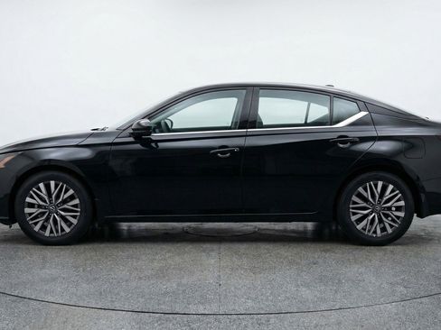 Used 2025 Nissan Altima 2.5 SV FWD image 5