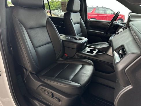 Used 2021 Chevrolet Suburban Z71 w/ Luxury Package AWD/4WD image 18