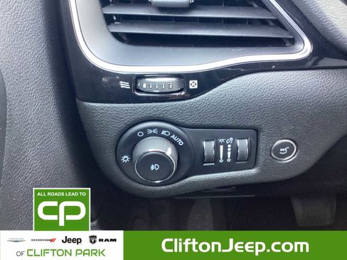 Certified 2023 Jeep Cherokee Altitude Lux image 23
