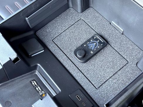 Used 2025 GMC Sierra 2500 AT4X image 31