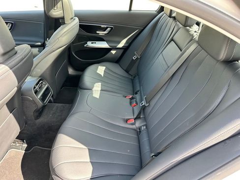 Used 2025 Mercedes-Benz E 350 4MATIC Sedan image 10