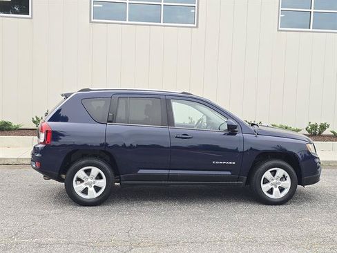 Used 2014 Jeep Compass Latitude FWD image 2