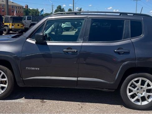 Used 2020 Jeep Renegade Sport w/ Sport Appearance Group FWD image 8