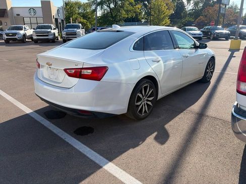 Used 2017 Chevrolet Malibu LT w/ Leather Package FWD image 4