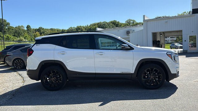 Used 2023 GMC Terrain SLT w/ Infotainment Package II AWD/4WD image 5