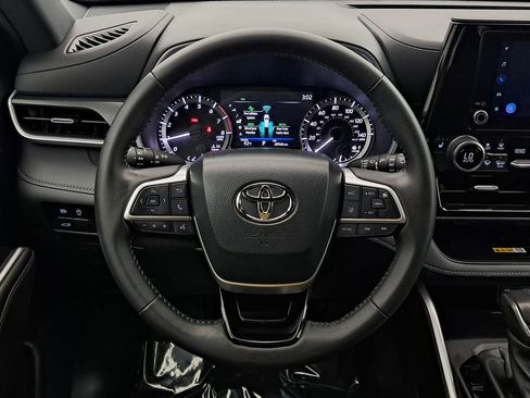 Used 2024 Toyota Highlander XSE image 9
