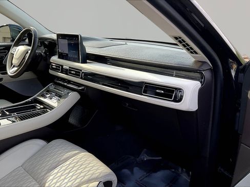 Used 2023 Lincoln Aviator Black Label Grand Touring AWD/4WD image 27