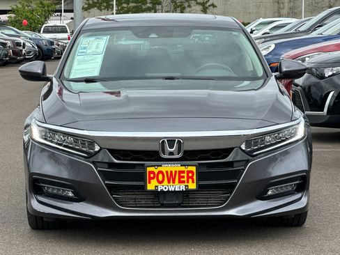 Used 2018 Honda Accord Touring image 9