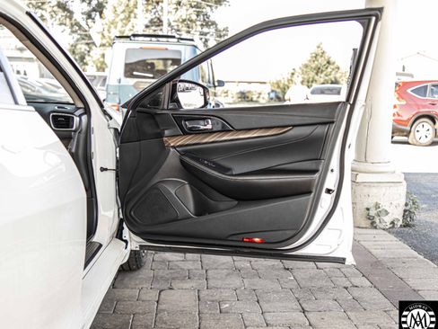Used 2016 Nissan Maxima Platinum image 38