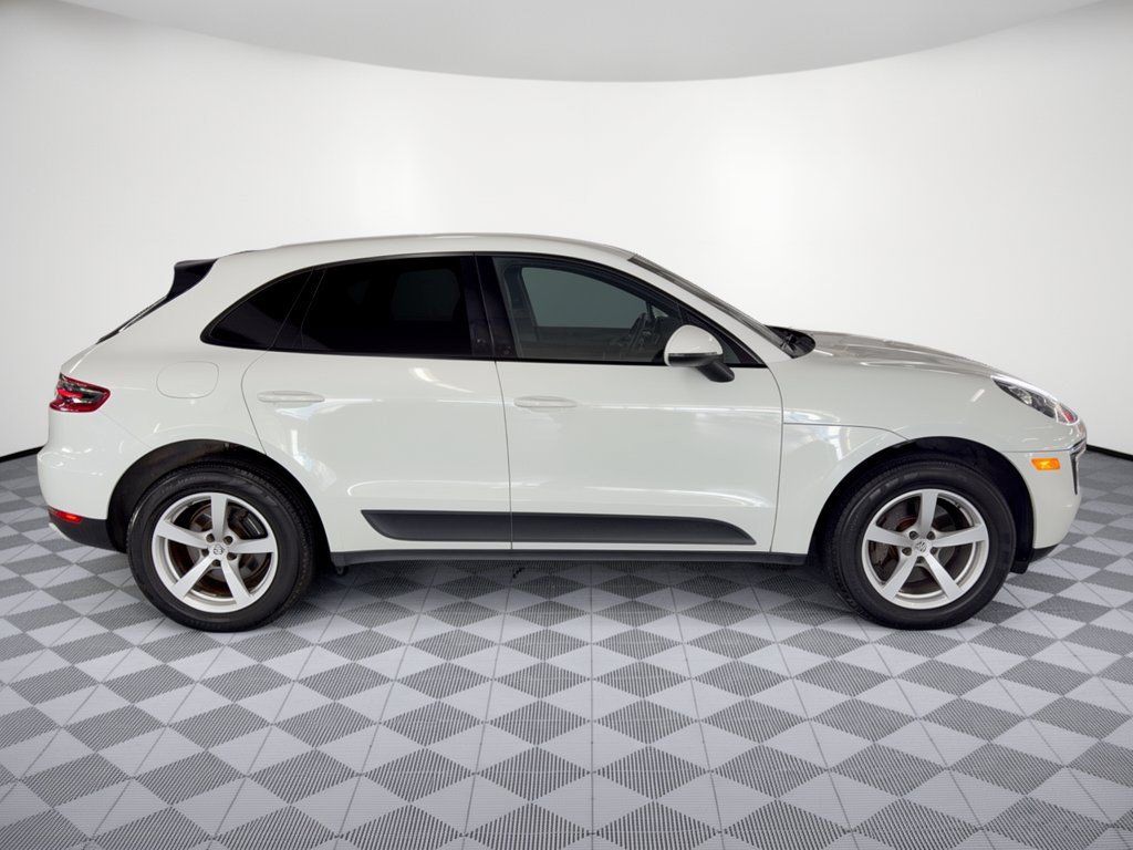 Used 2018 Porsche Macan AWD/4WD image 8