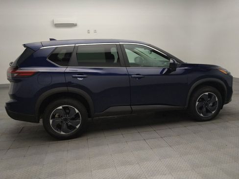 Used 2024 Nissan Rogue SV AWD/4WD image 10