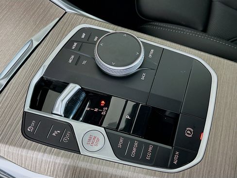 Used 2025 BMW 330i xDrive Sedan image 25