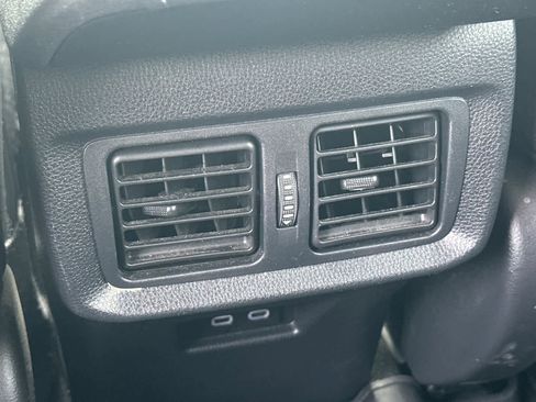 Used 2024 Toyota Venza LE image 13