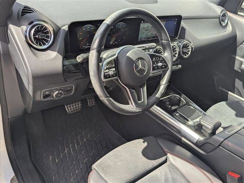 Used 2022 Mercedes-Benz GLA 250 4MATIC image 2