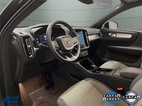 Used 2025 Volvo XC40 B5 Core image 57