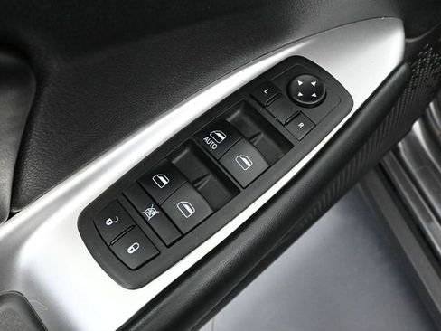 Used 2018 Dodge Journey SE image 19