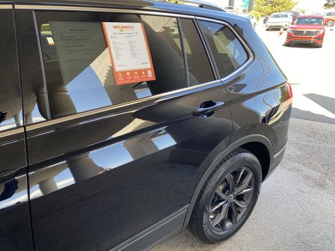 Certified 2022 Volkswagen Tiguan SE w/ Panoramic Sunroof Package FWD image 58