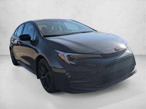 Used 2023 Toyota Corolla SE FWD image 3