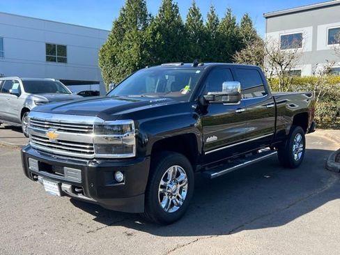 Used 2015 Chevrolet Silverado 2500 High Country w/ Duramax Plus Package image 3